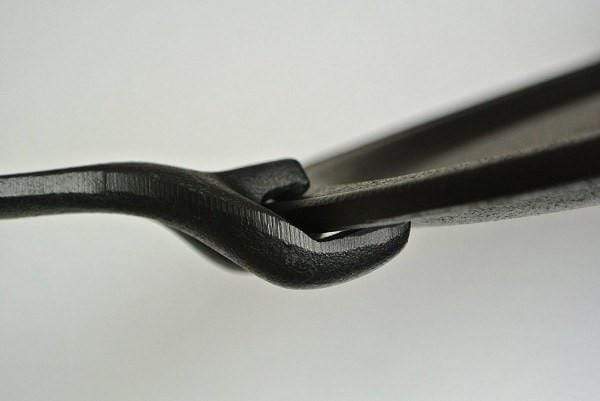 12" Cast Iron Round Griddle with Removable Handle